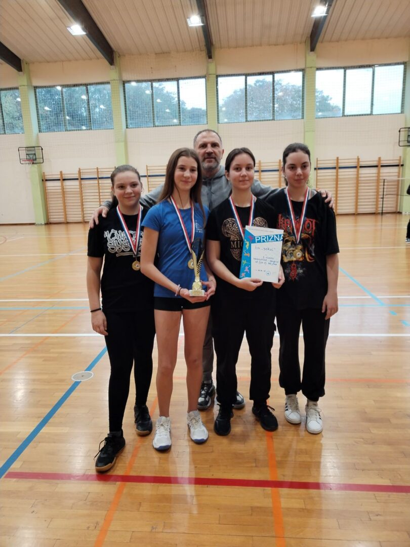 IMG-231efe22a1f5fb460163ccf0c58829ff-V